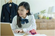 Student learning online at home